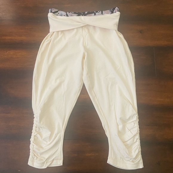 Lululemon Sunset Salutation Crop Angel Wing / Ziggy Snake Butter Pink Black - Picture 8 of 13